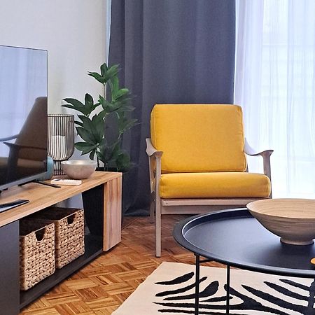 Stylish City Center Apartment Serrai Exteriör bild