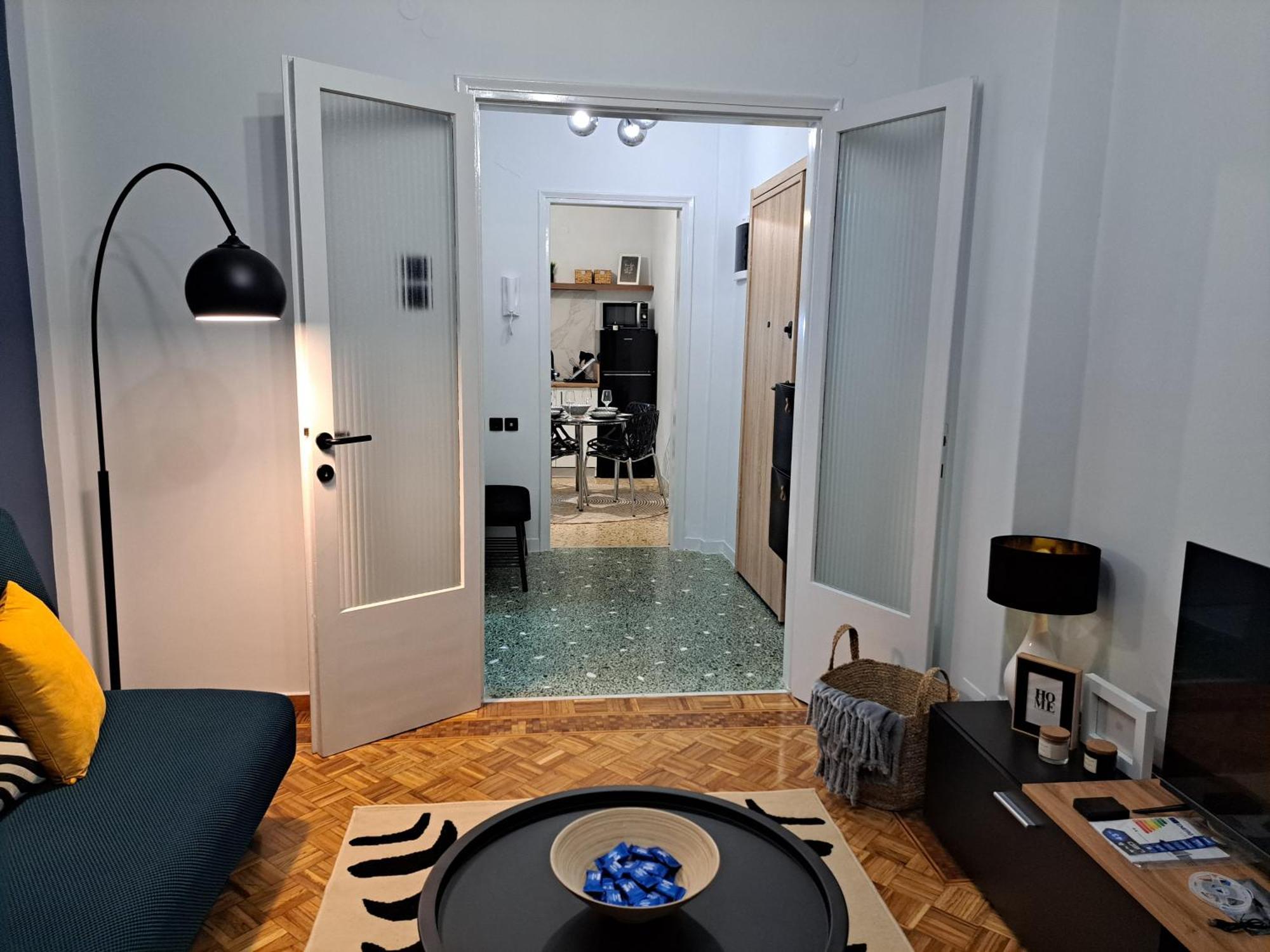 Stylish City Center Apartment Serrai Exteriör bild