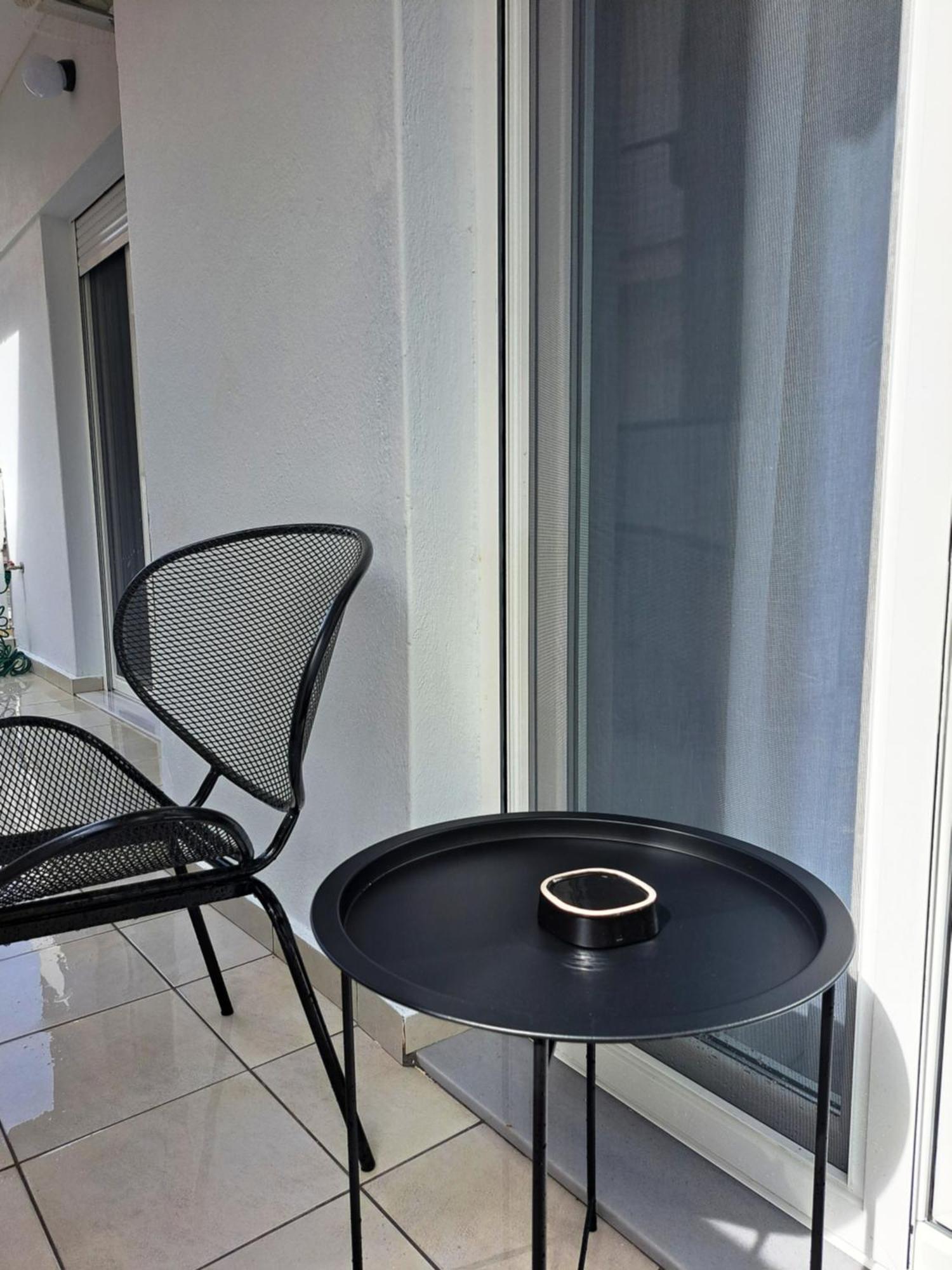 Stylish City Center Apartment Serrai Exteriör bild