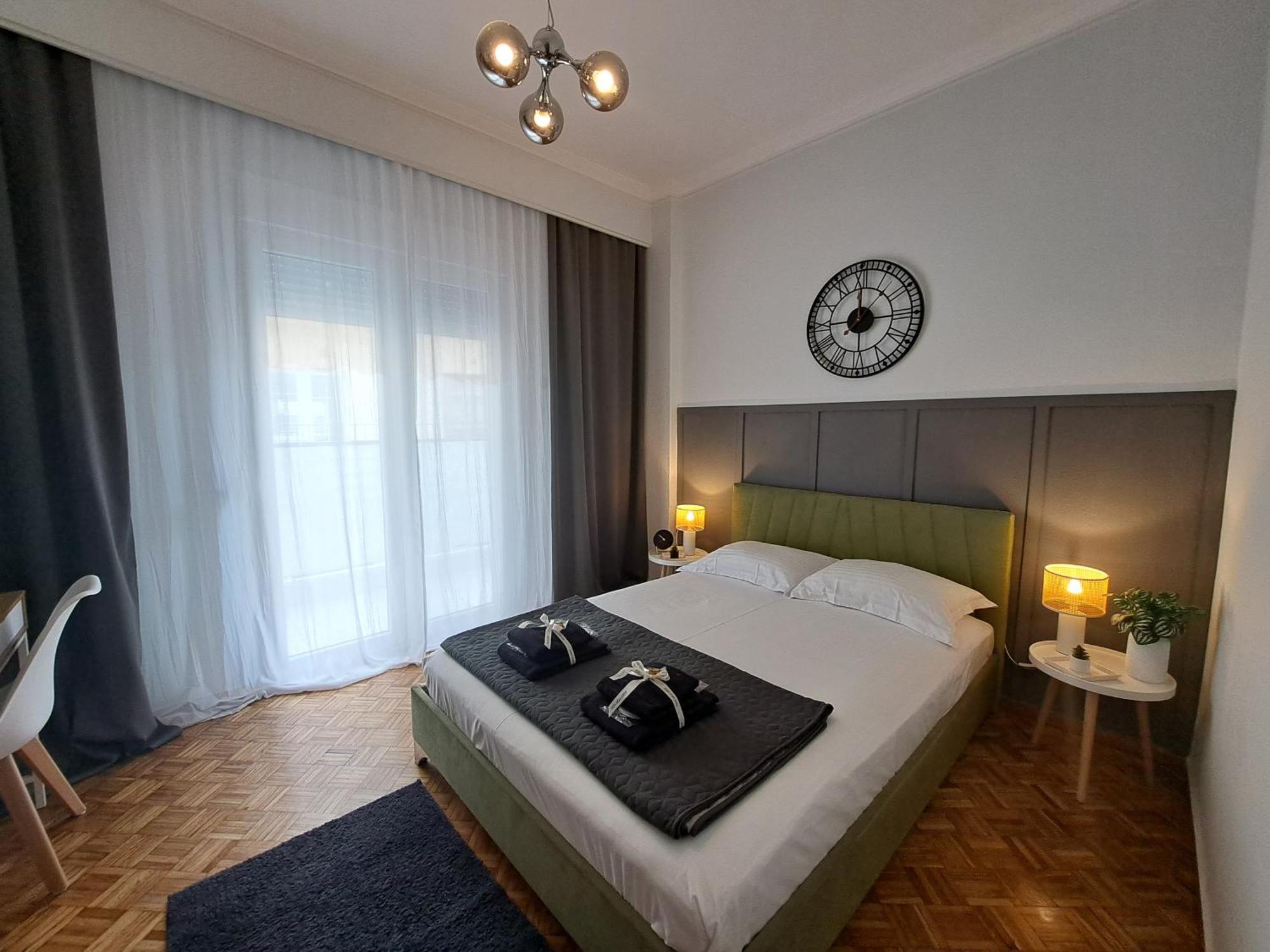Stylish City Center Apartment Serrai Exteriör bild
